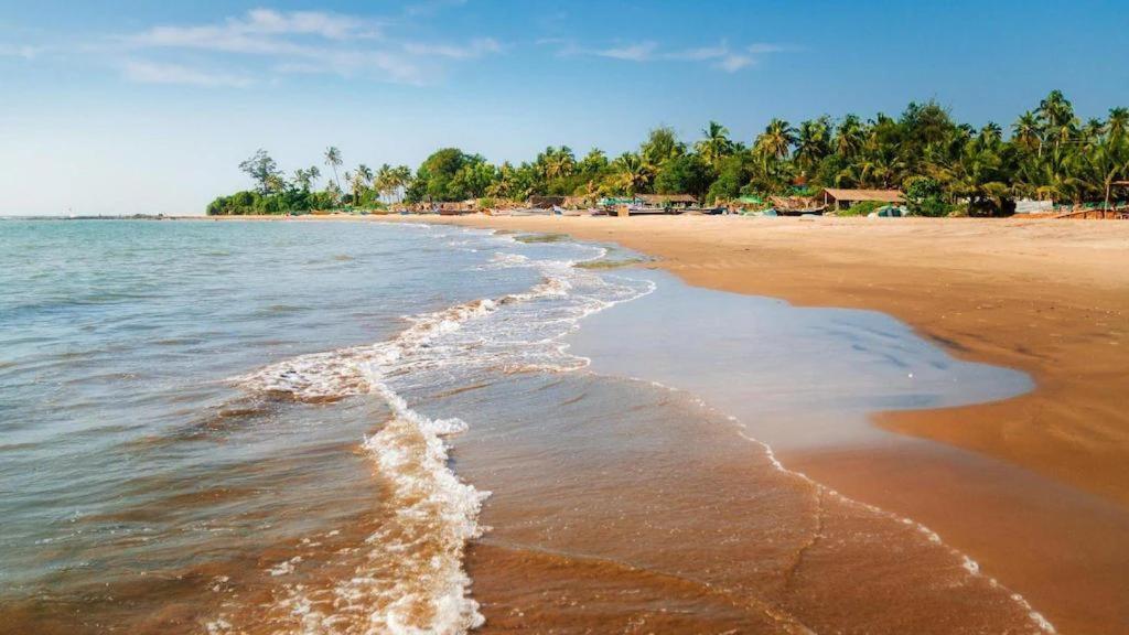 Selesta Sea By The Beach Morjim Exterior photo