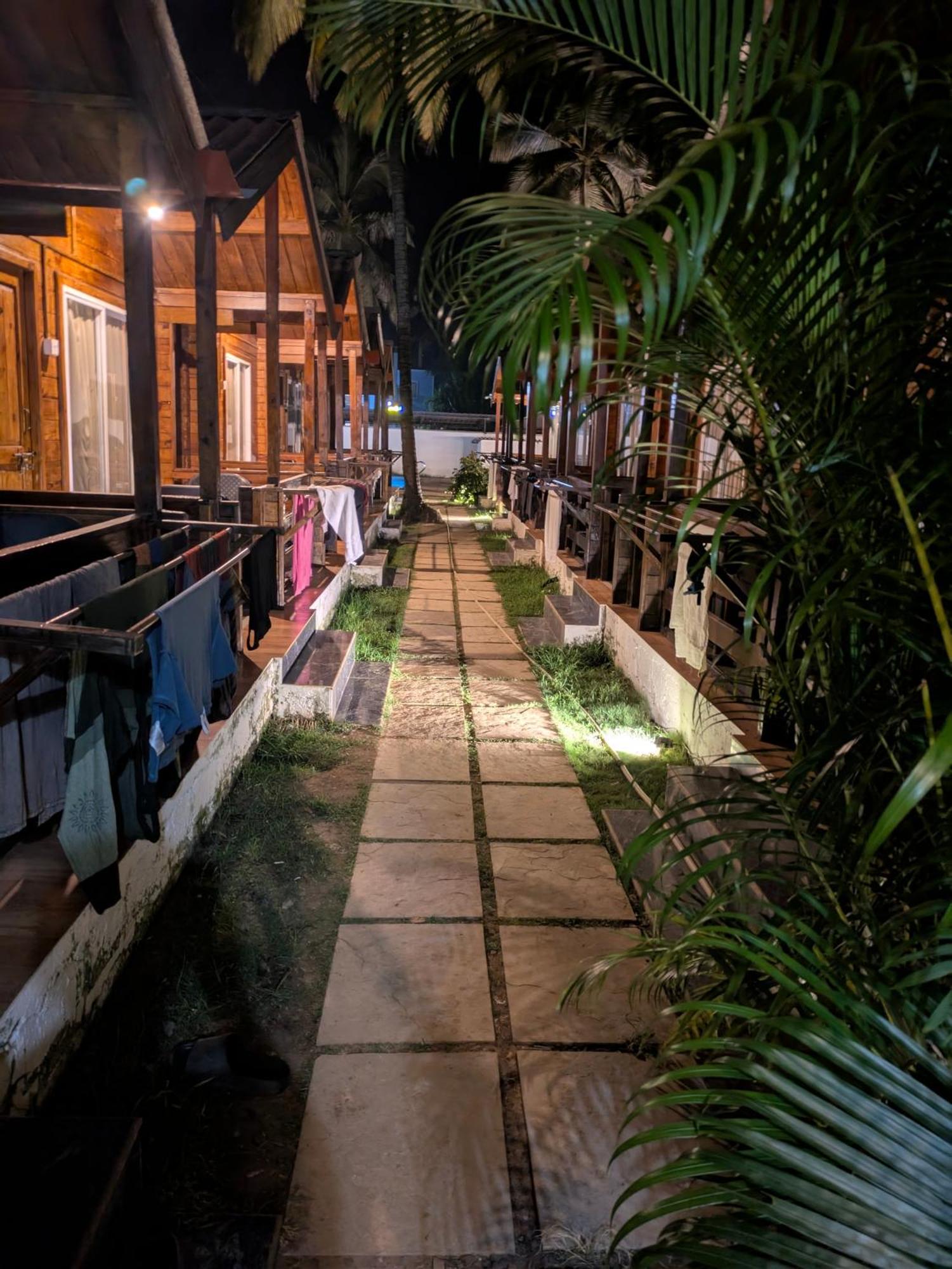Selesta Sea By The Beach Morjim Exterior photo